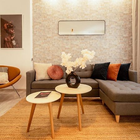 Ideal Stay: Spacious 2Br Apt Near Calea Victoriei Букурещ Екстериор снимка