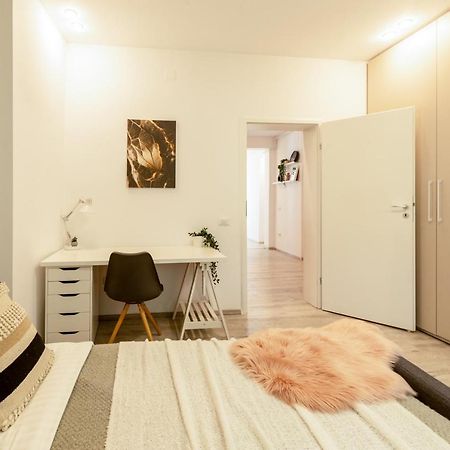Ideal Stay: Spacious 2Br Apt Near Calea Victoriei Букурещ Екстериор снимка