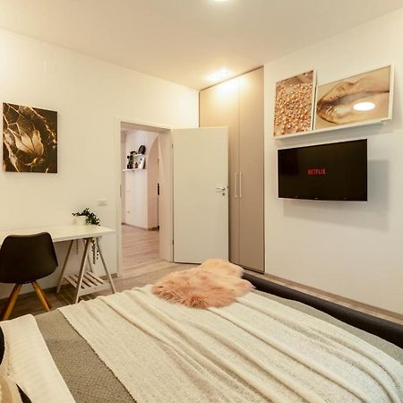 Ideal Stay: Spacious 2Br Apt Near Calea Victoriei Букурещ Екстериор снимка
