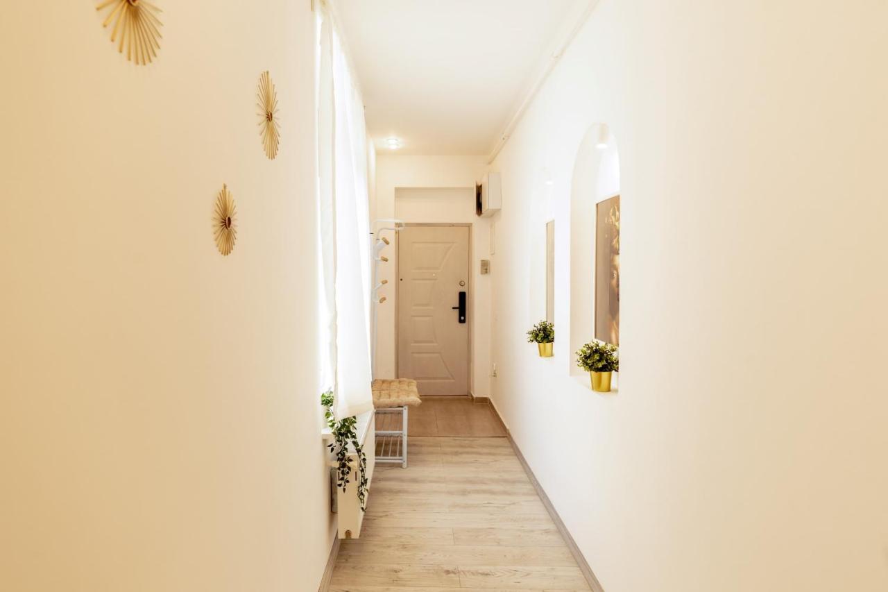 Ideal Stay: Spacious 2Br Apt Near Calea Victoriei Букурещ Екстериор снимка