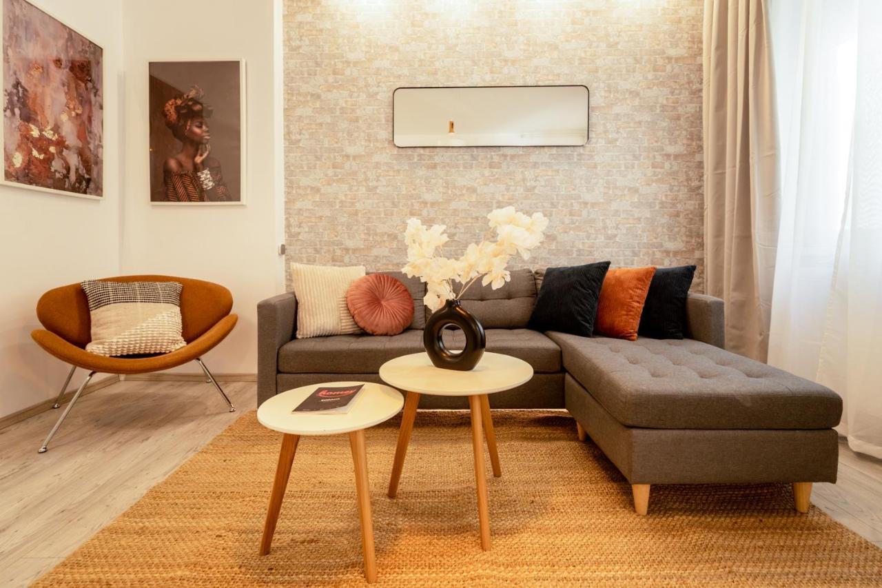 Ideal Stay: Spacious 2Br Apt Near Calea Victoriei Букурещ Екстериор снимка