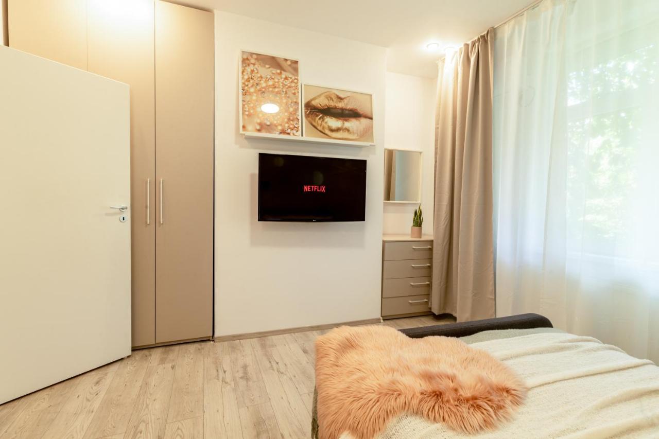 Ideal Stay: Spacious 2Br Apt Near Calea Victoriei Букурещ Екстериор снимка