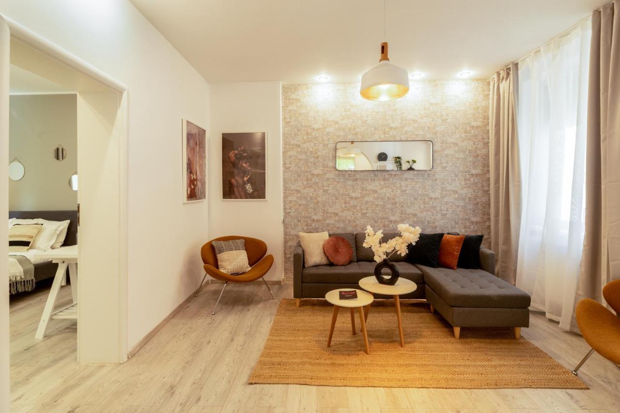 Ideal Stay: Spacious 2Br Apt Near Calea Victoriei Букурещ Екстериор снимка