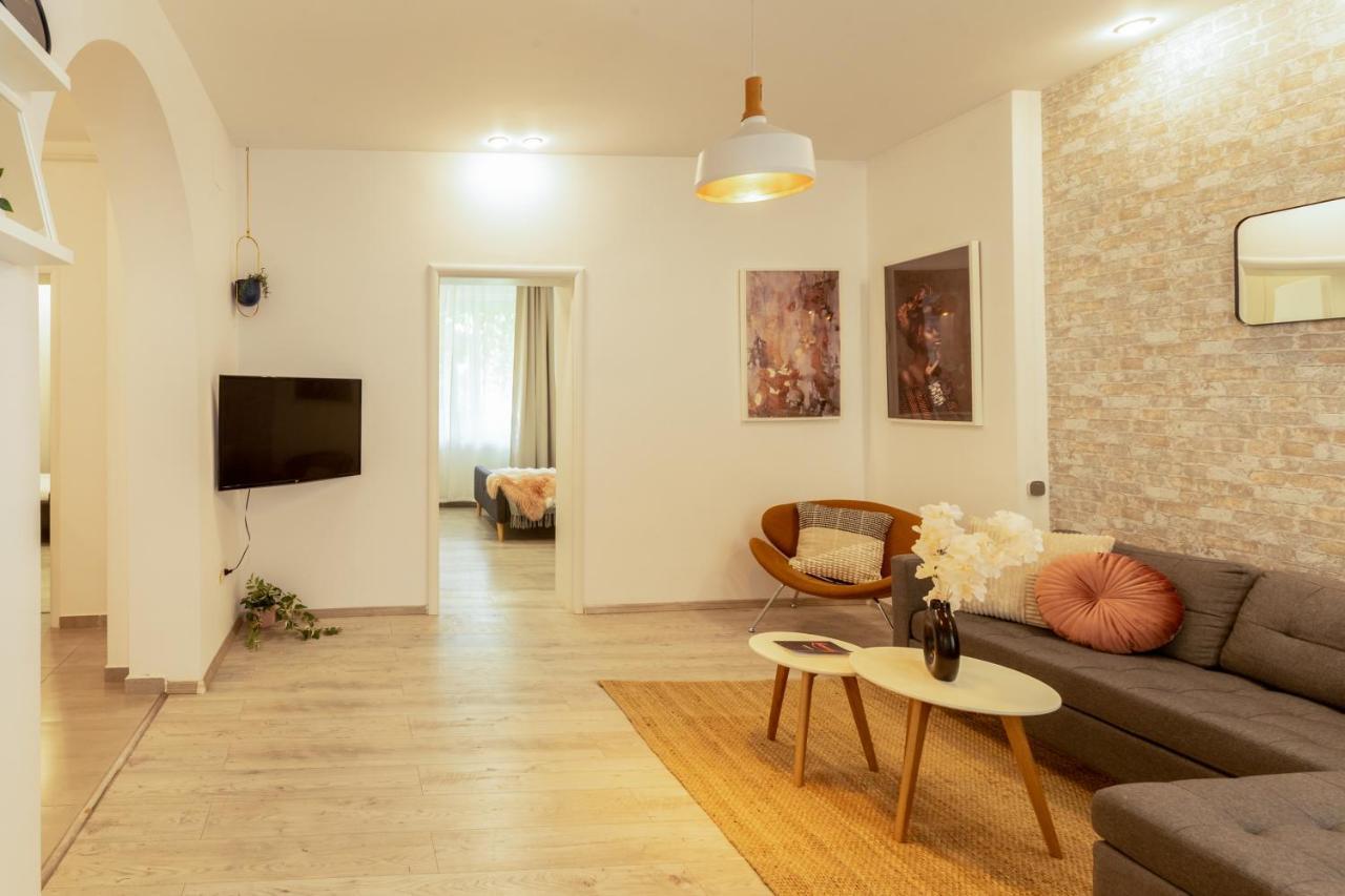 Ideal Stay: Spacious 2Br Apt Near Calea Victoriei Букурещ Екстериор снимка