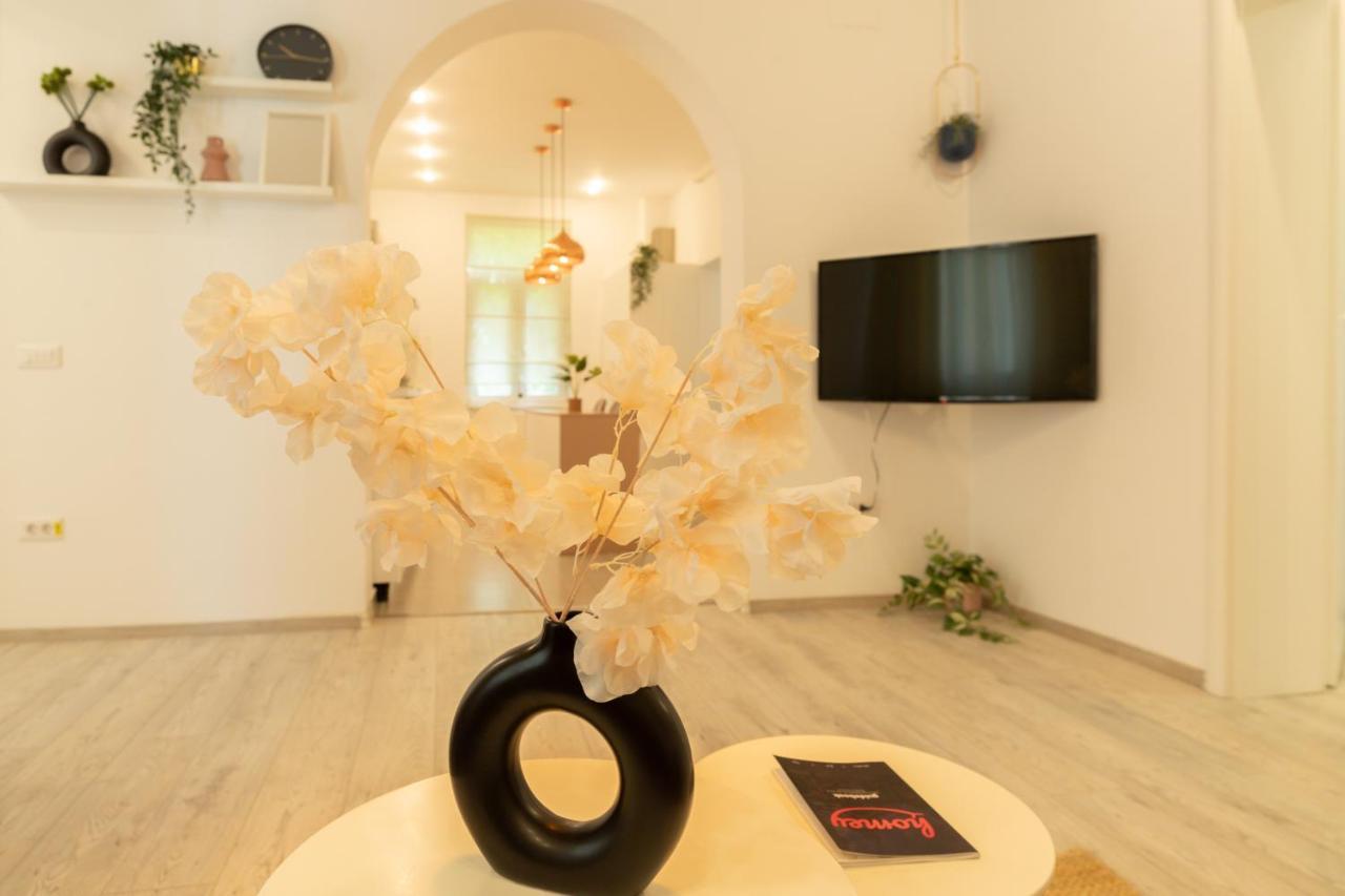 Ideal Stay: Spacious 2Br Apt Near Calea Victoriei Букурещ Екстериор снимка