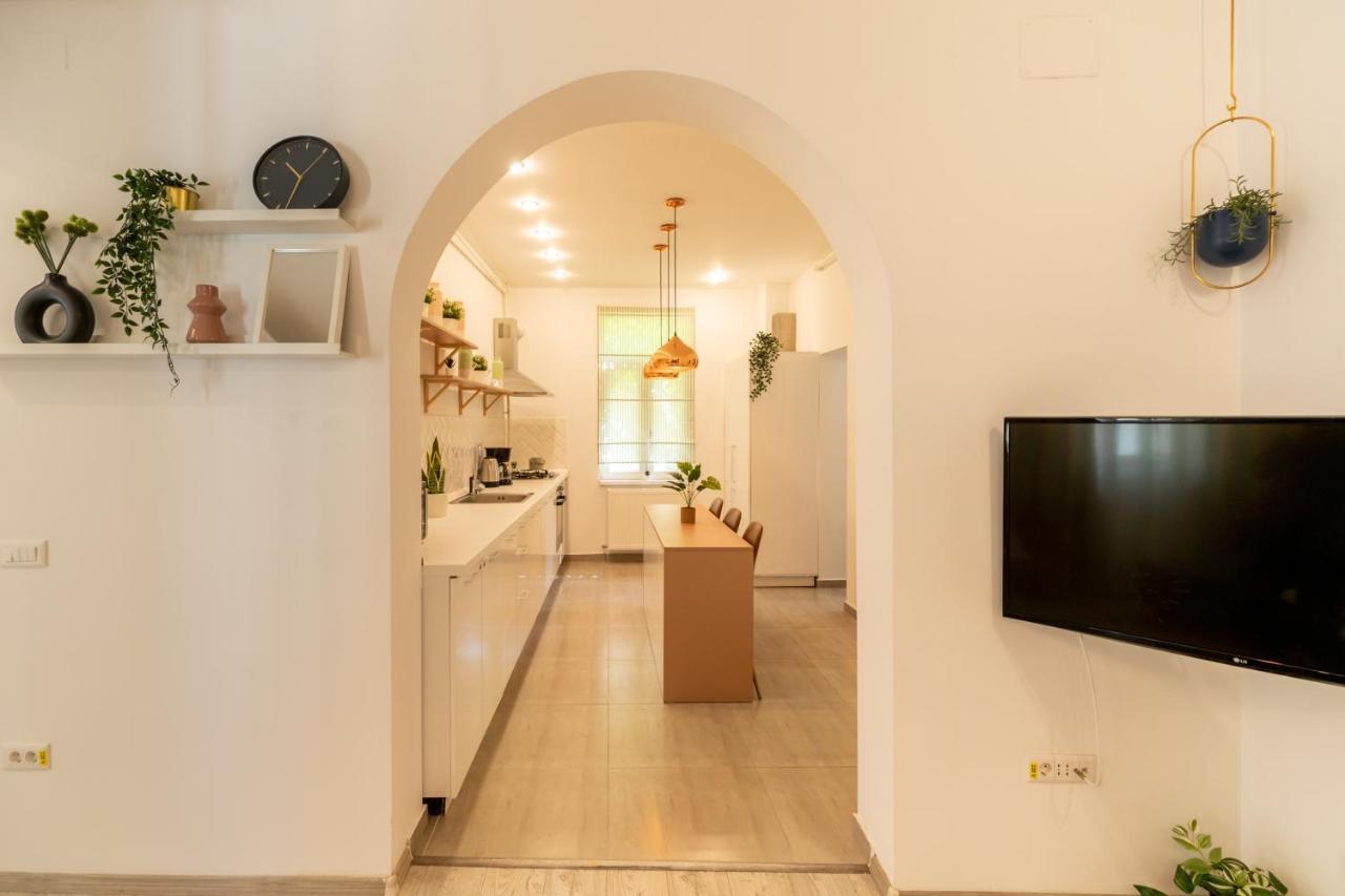 Ideal Stay: Spacious 2Br Apt Near Calea Victoriei Букурещ Екстериор снимка