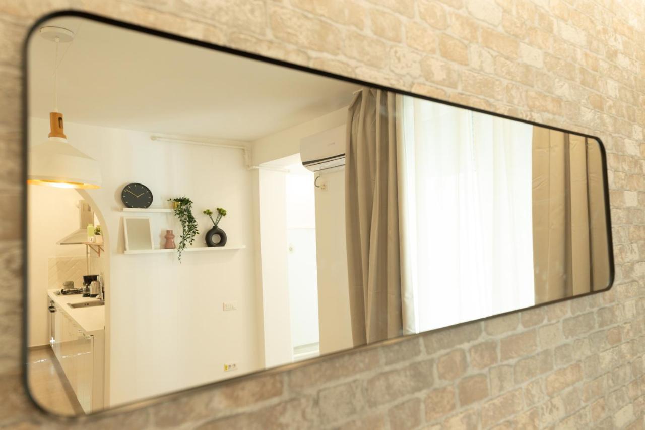 Ideal Stay: Spacious 2Br Apt Near Calea Victoriei Букурещ Екстериор снимка