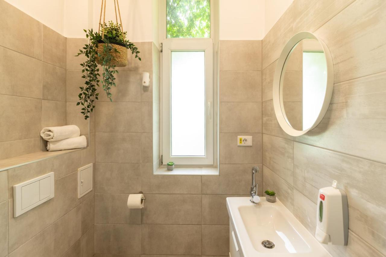 Ideal Stay: Spacious 2Br Apt Near Calea Victoriei Букурещ Екстериор снимка